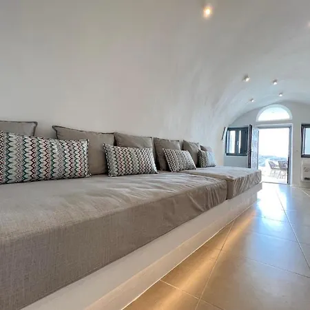 Angle Cavehouse * Oia