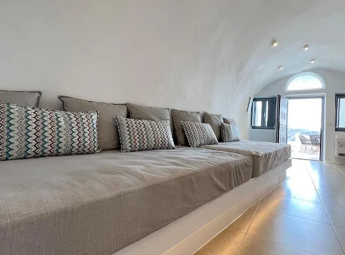 Armonoia Caves * Oia